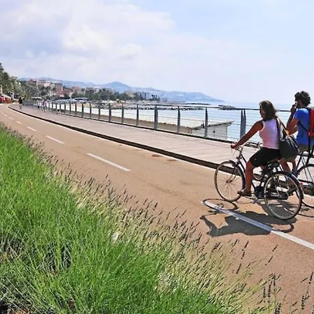 Giardino In Citta; Centralissimo Apartamento